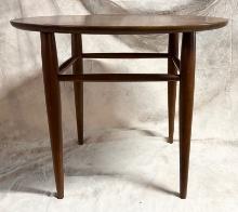 Round Side Table with Leg Supports