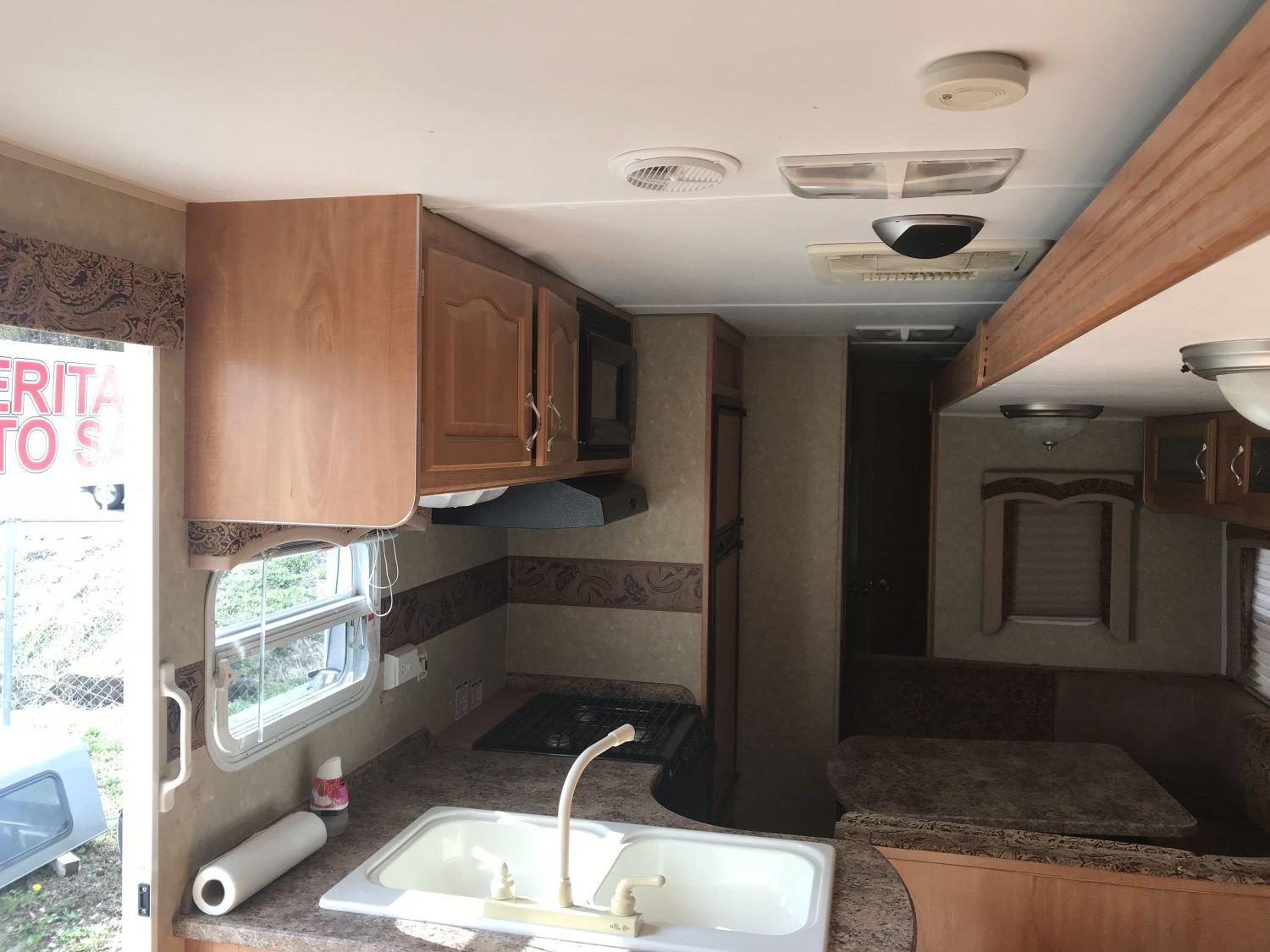 2009 Gulf Stream Conquest 32TBR tandem axle 35'8" camper with 2 slides (living room and back bedroom