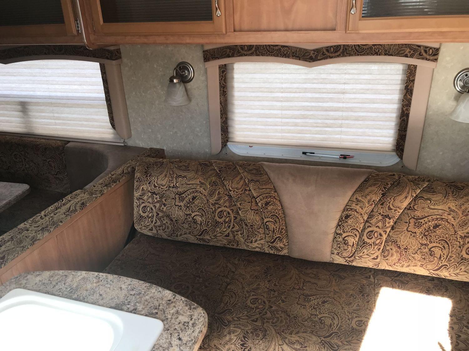 2009 Gulf Stream Conquest 32TBR tandem axle 35'8" camper with 2 slides (living room and back bedroom