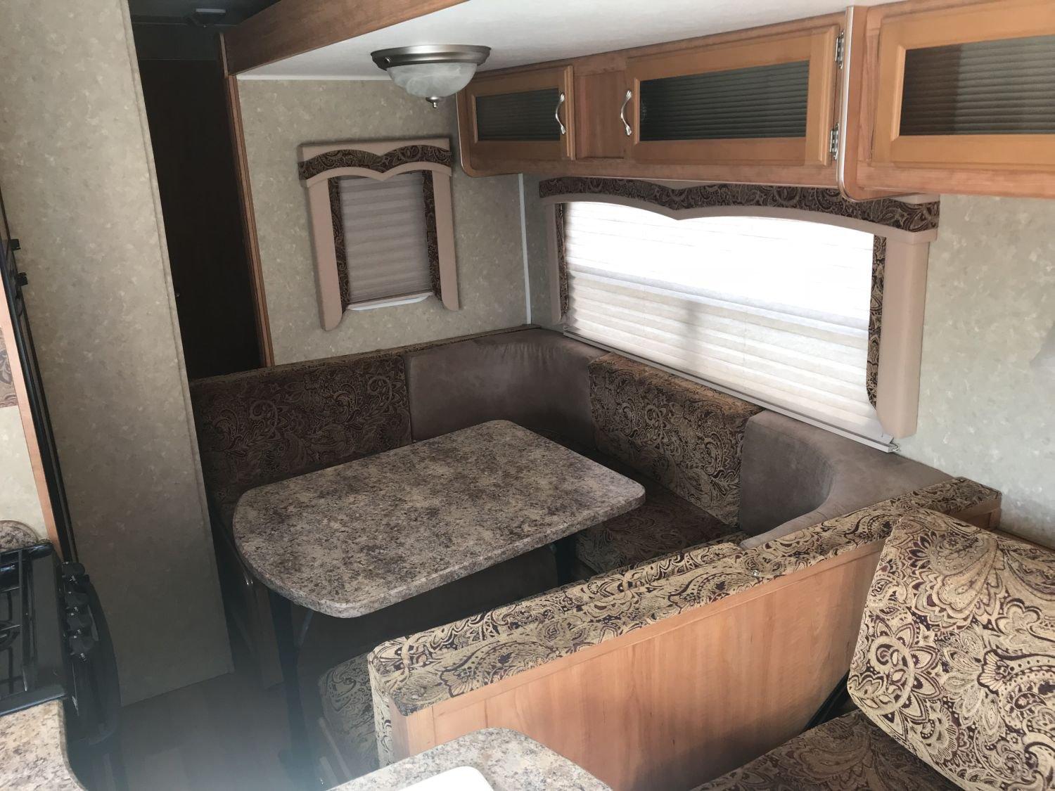 2009 Gulf Stream Conquest 32TBR tandem axle 35'8" camper with 2 slides (living room and back bedroom