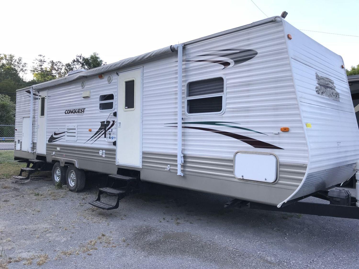 2009 Gulf Stream Conquest 32TBR tandem axle 35'8" camper with 2 slides (living room and back bedroom