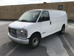 2000 GMC Savana 2500 white van