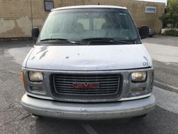 2000 GMC Savana 2500 white van