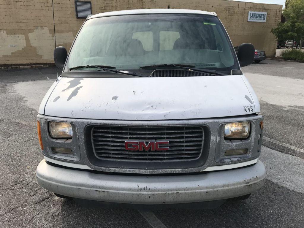 2000 GMC Savana 2500 white van
