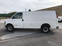 2000 GMC Savana 2500 white van