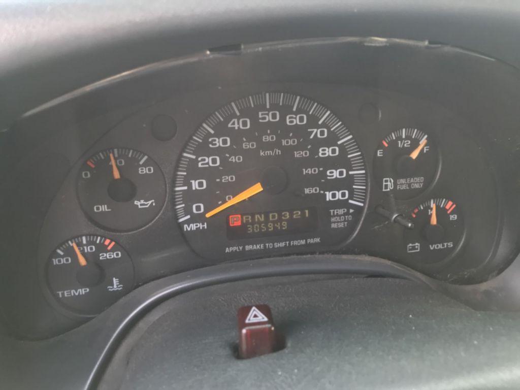 2000 GMC Savana 2500 white van