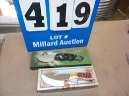 (2) HUNTING KNIVES