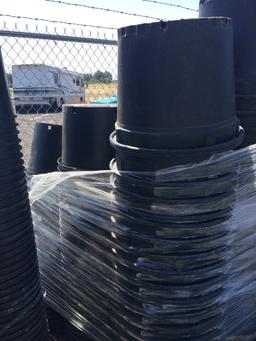 Large pallet of Gro-pro 10 gallon pots