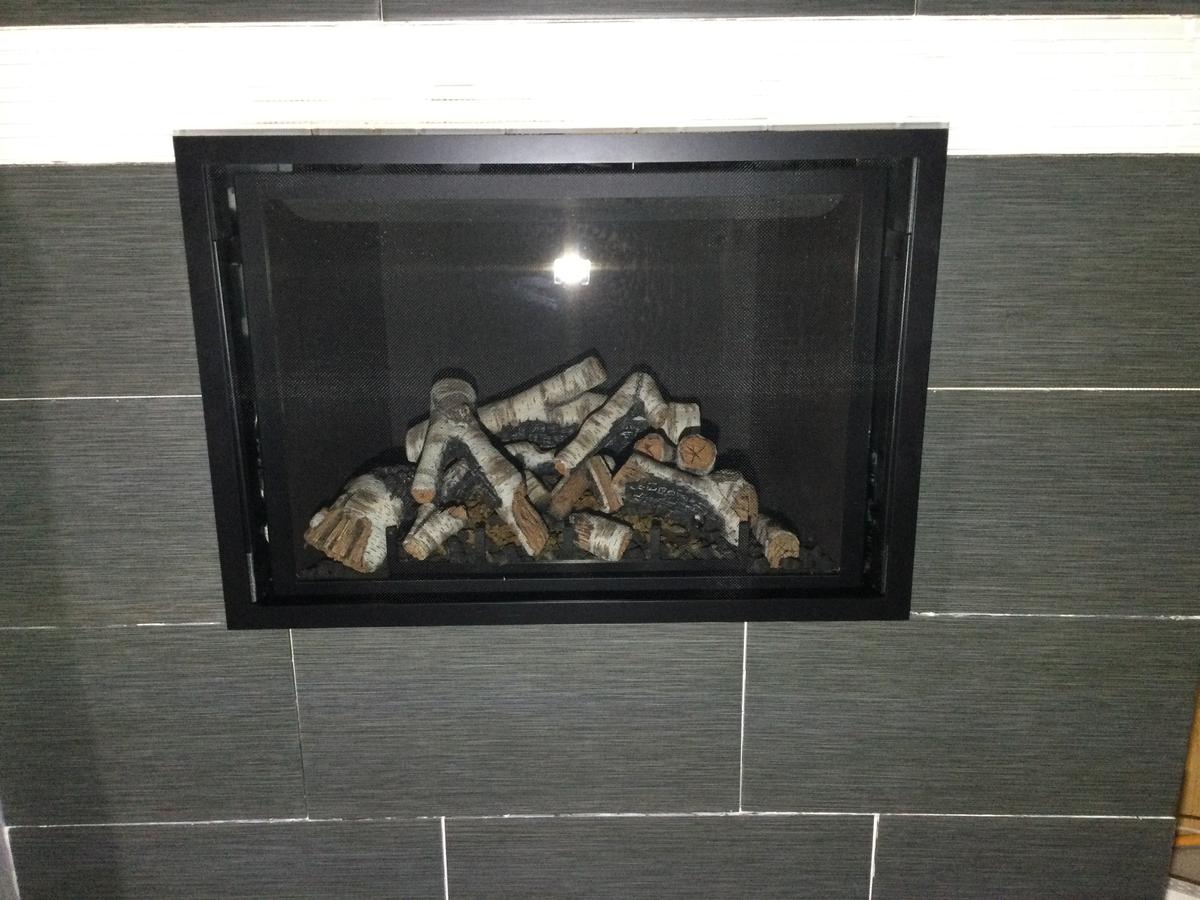 Mendota Hearth FV-34 with logs Gas Fireplace