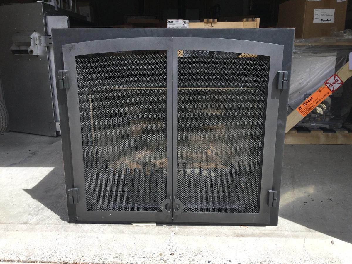 Valor 535 Horizon with Tradition Logs and Double Door Fenderfire face. Gas Fireplace