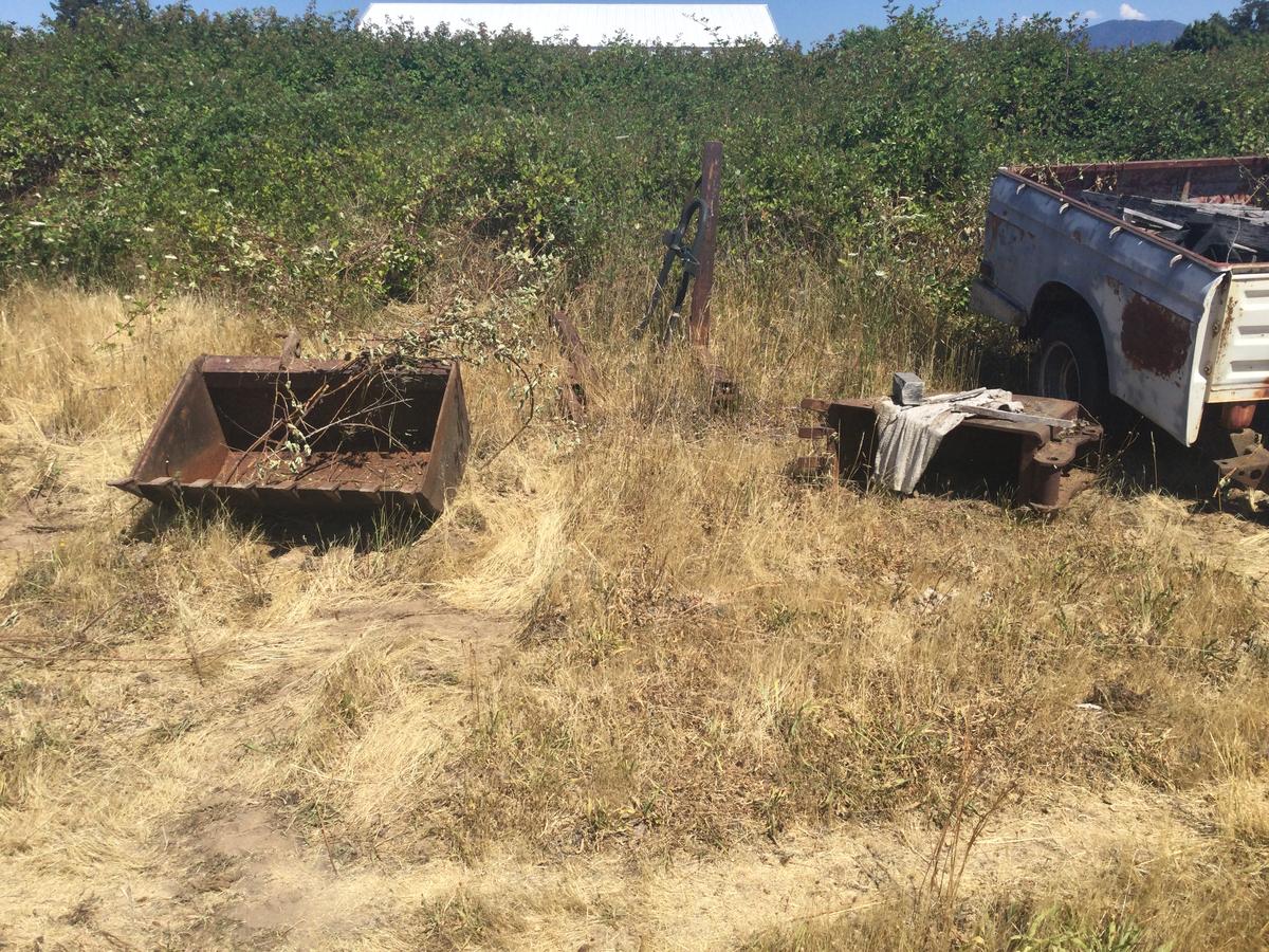 2 Excavator Buckets with rock teeth
