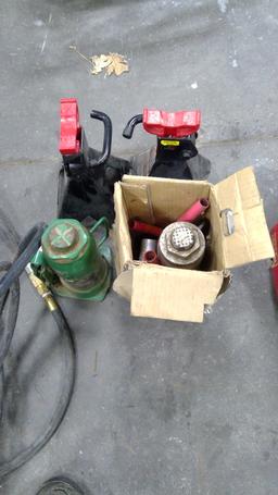 2 Small Bottle Jacks with 2 3ton Jack stands