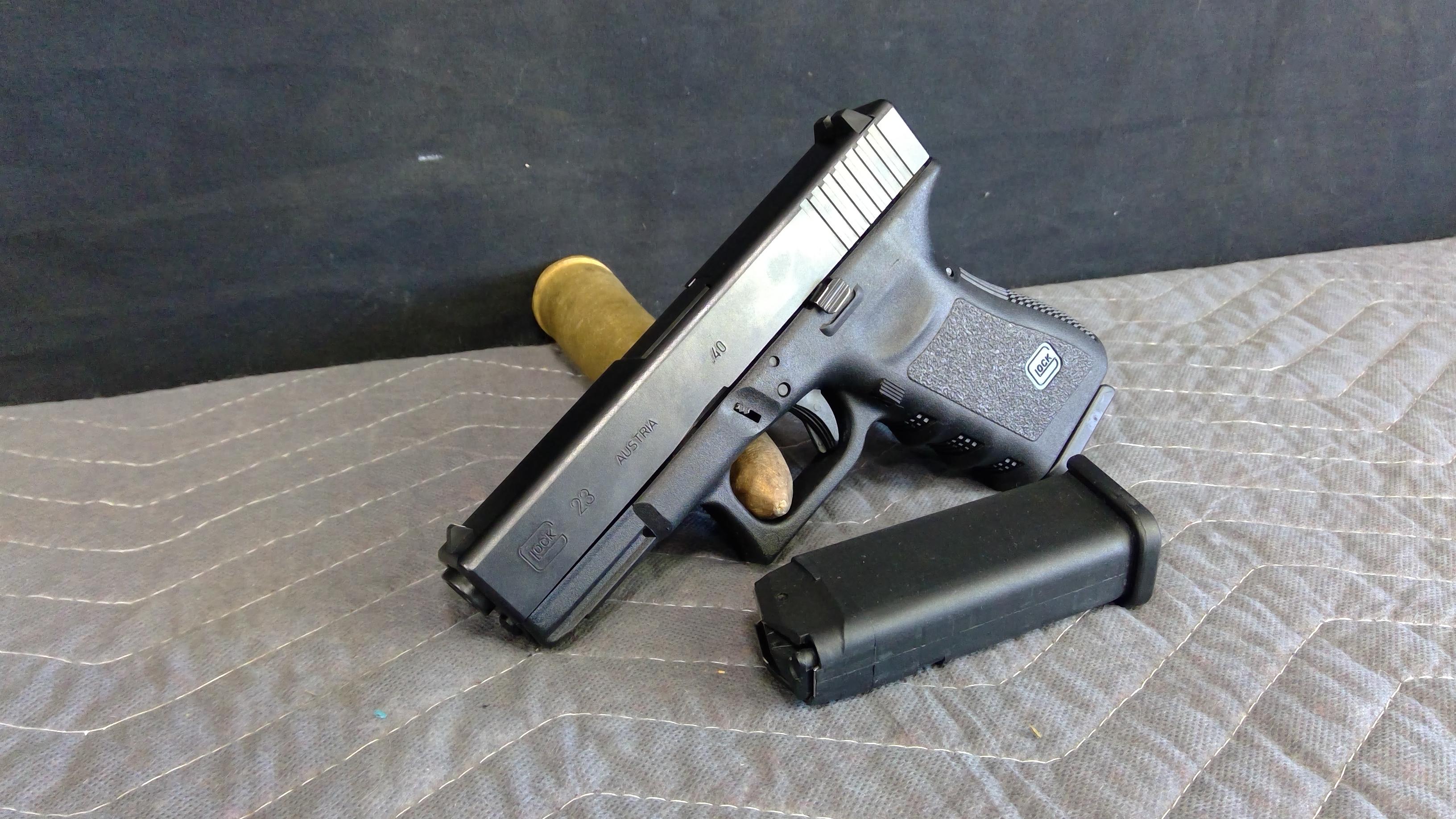 NEW Glock 23 with Extra Mag .40s&w