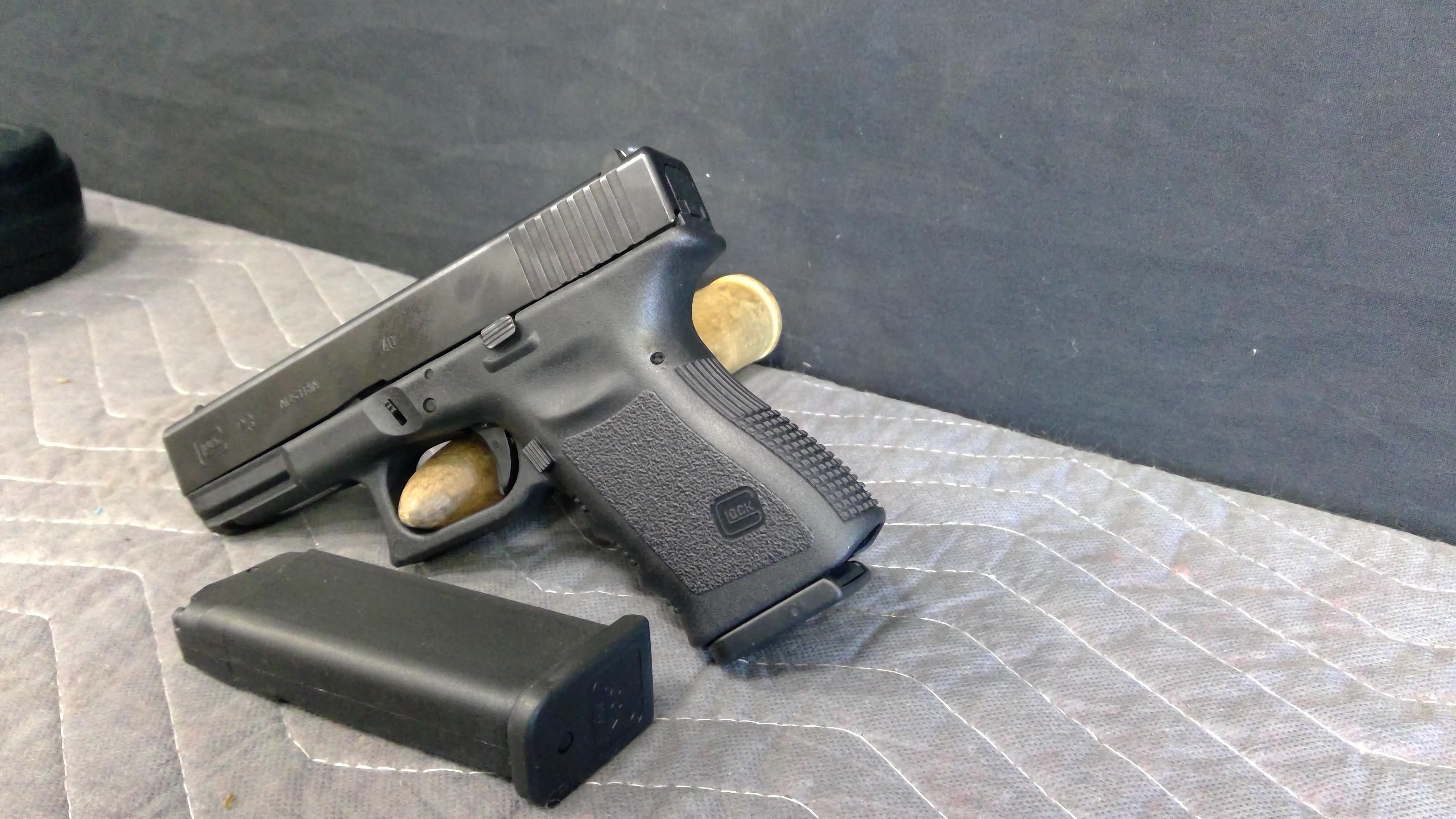 NEW Glock 23 with Extra Mag .40s&w