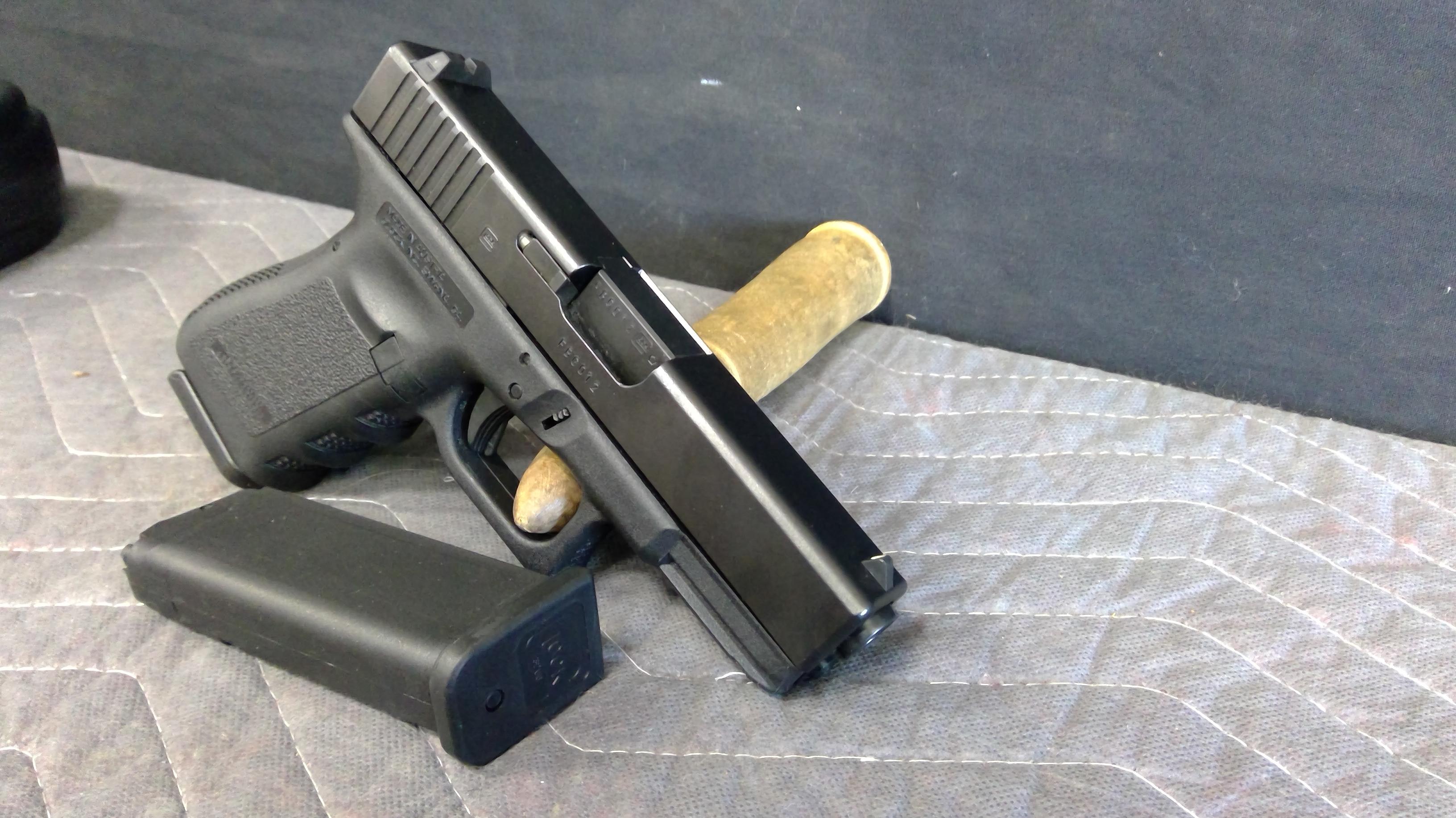 NEW Glock 23 with Extra Mag .40s&w