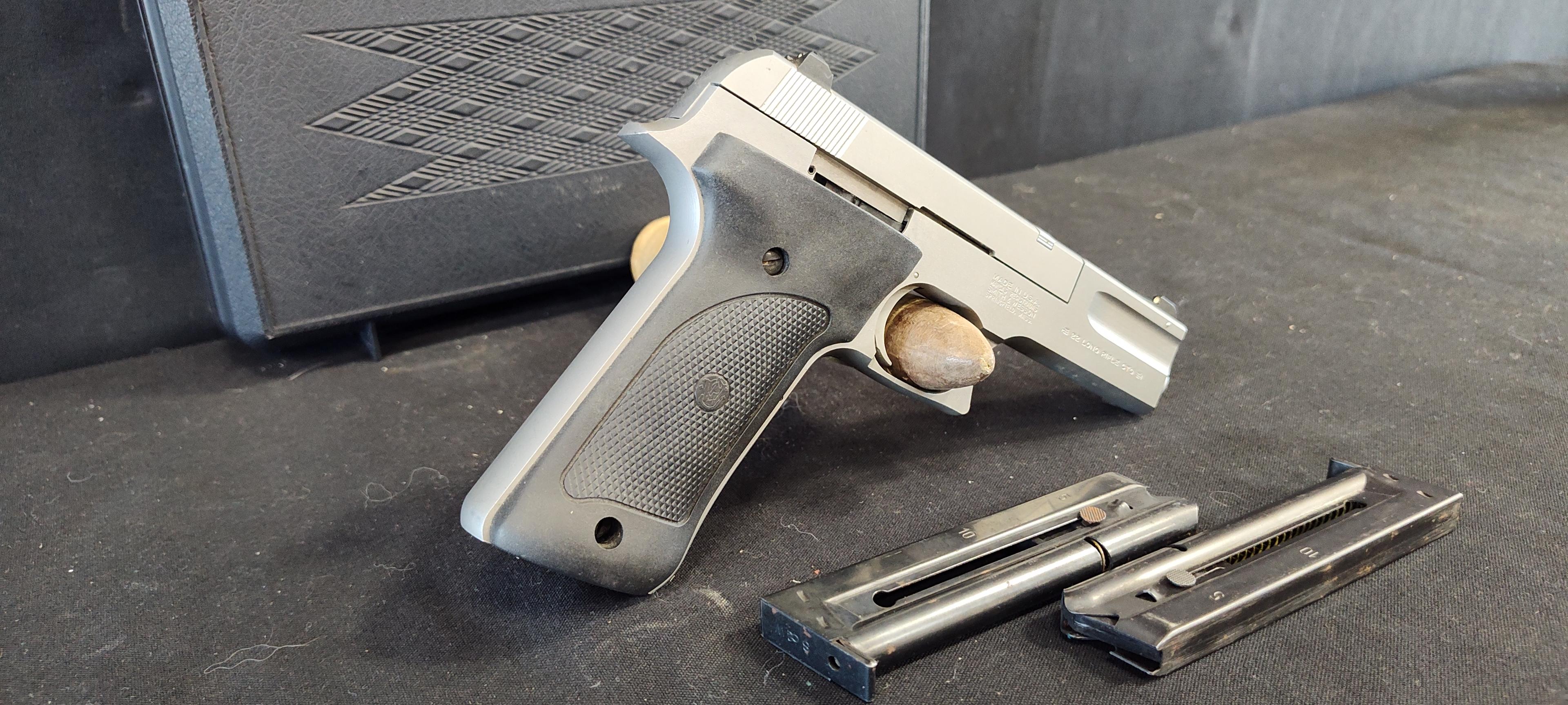 Smith & Wesson Model 2206 with 2 Extra Mags.22LR