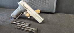 Smith & Wesson Model 2206 with 2 Extra Mags.22LR