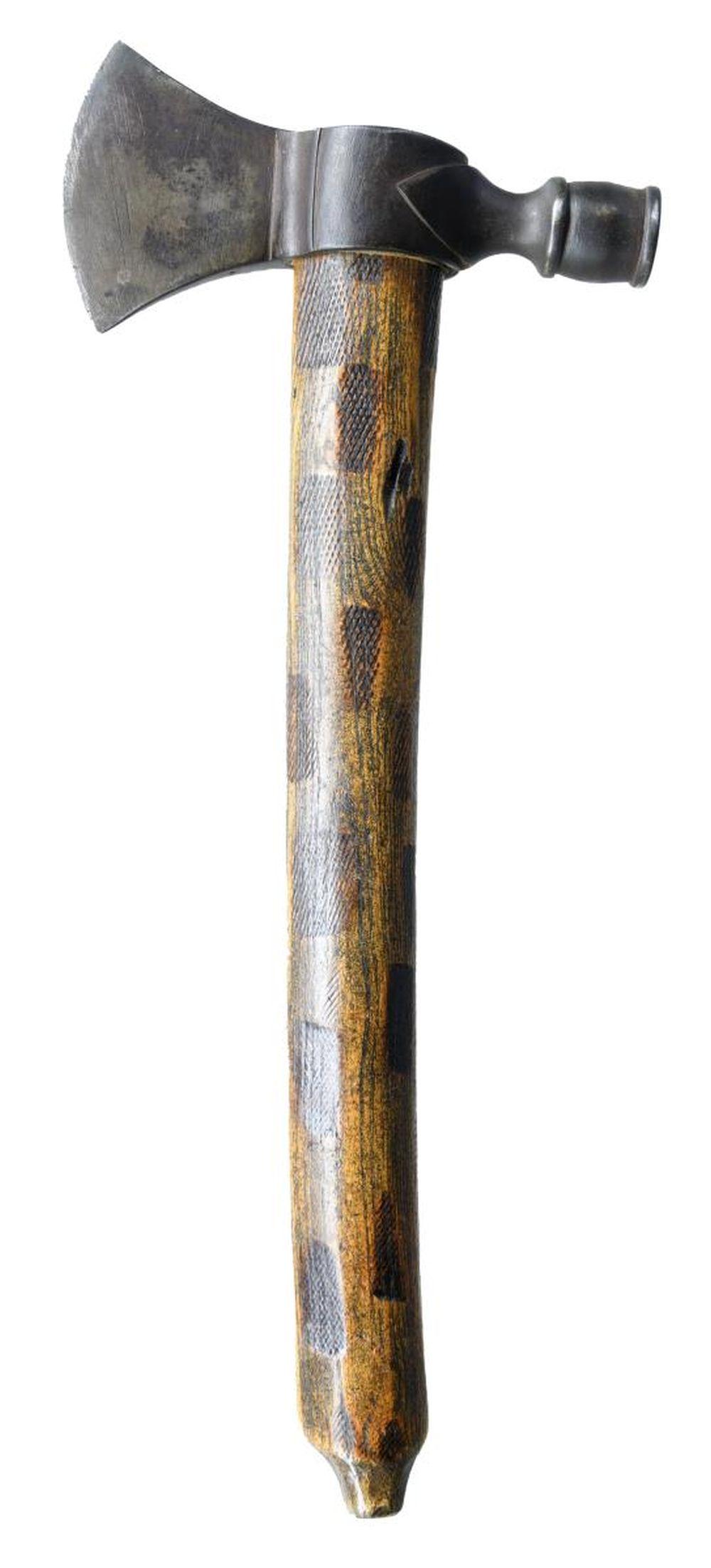 PETITE NATIVE AMERICAN STYLE PIPE TOMAHAWK.