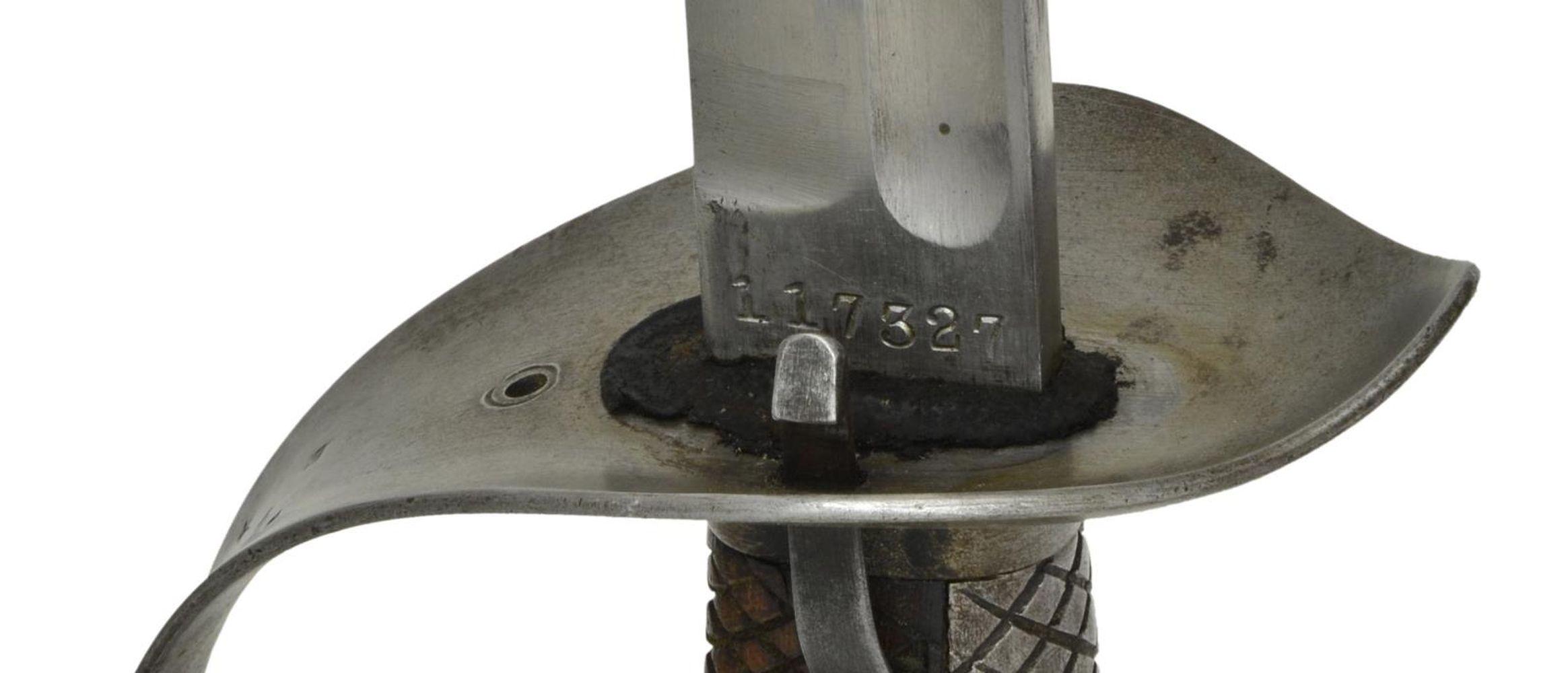 JAPANESE TYPE-32 CAVALRY TROOPER’S SABER.