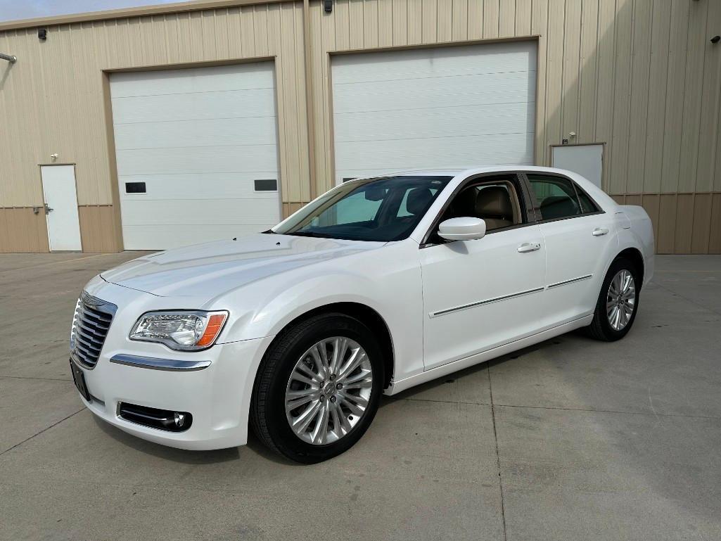 2013 CHRYSLER 300 AWD *LOW LOW MILES LIKE NEW*