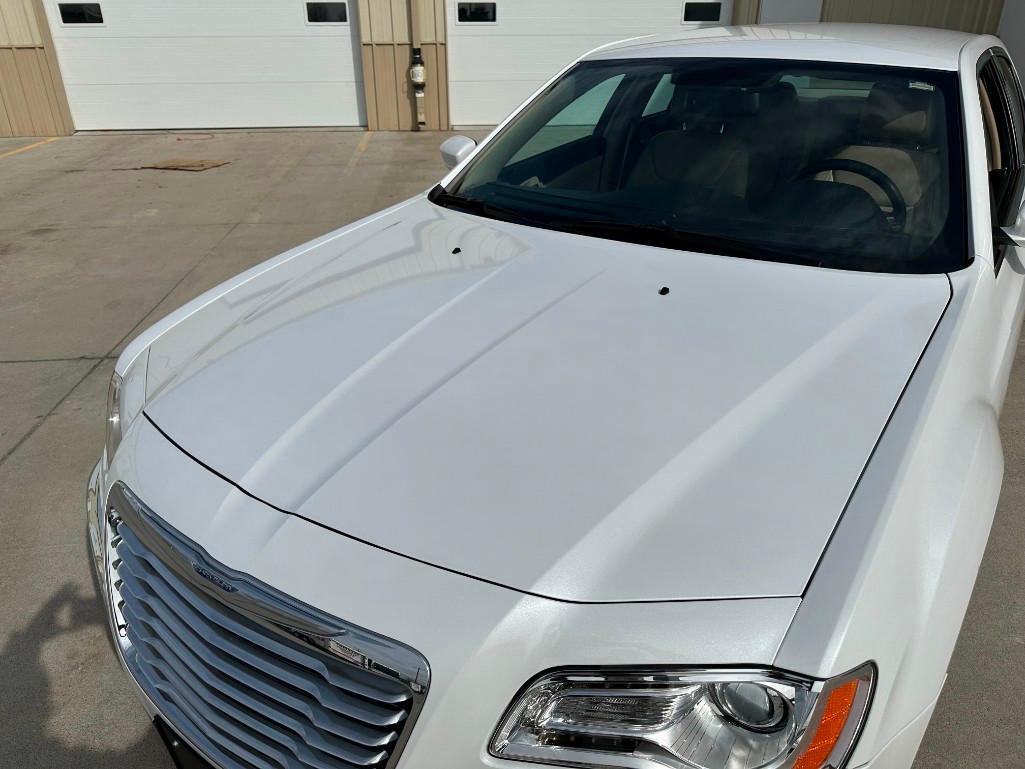 2013 CHRYSLER 300 AWD *LOW LOW MILES LIKE NEW*