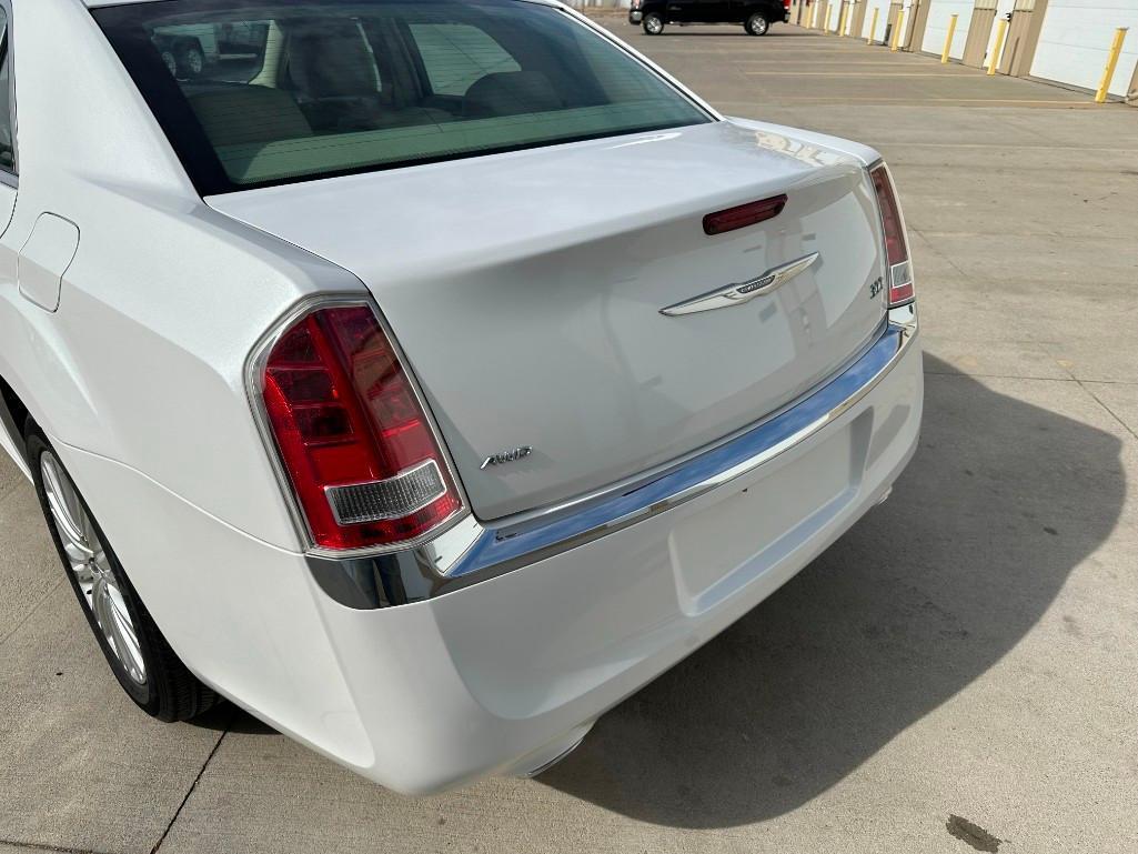 2013 CHRYSLER 300 AWD *LOW LOW MILES LIKE NEW*