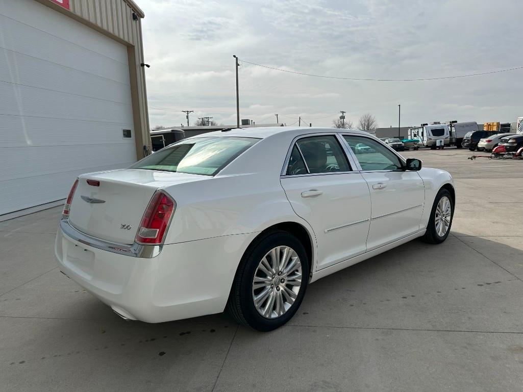 2013 CHRYSLER 300 AWD *LOW LOW MILES LIKE NEW*