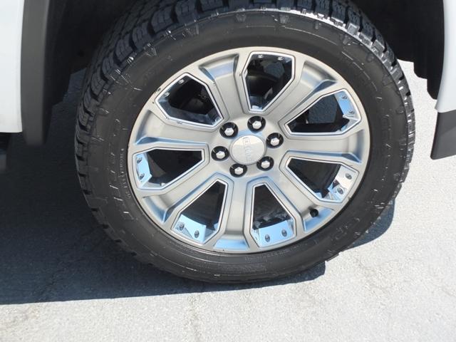 2017 GMC 1500 DENALI 6.2L ONLY 4,333 MILES!  VIN: 3GTU2PEJ8HG151066 - Retractable Running Boards, Le