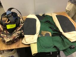 SHOOTING COAT W/ GLOVE - SIZE 54, TRAP SHOOTING SHELL BAGS