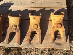 (5) Unused Caterpillar Bucket Teeth, Misc Sizes [Yard 1: Odessa, TX]