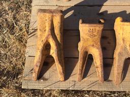 (5) Unused Caterpillar Bucket Teeth, Misc Sizes [Yard 1: Odessa, TX]