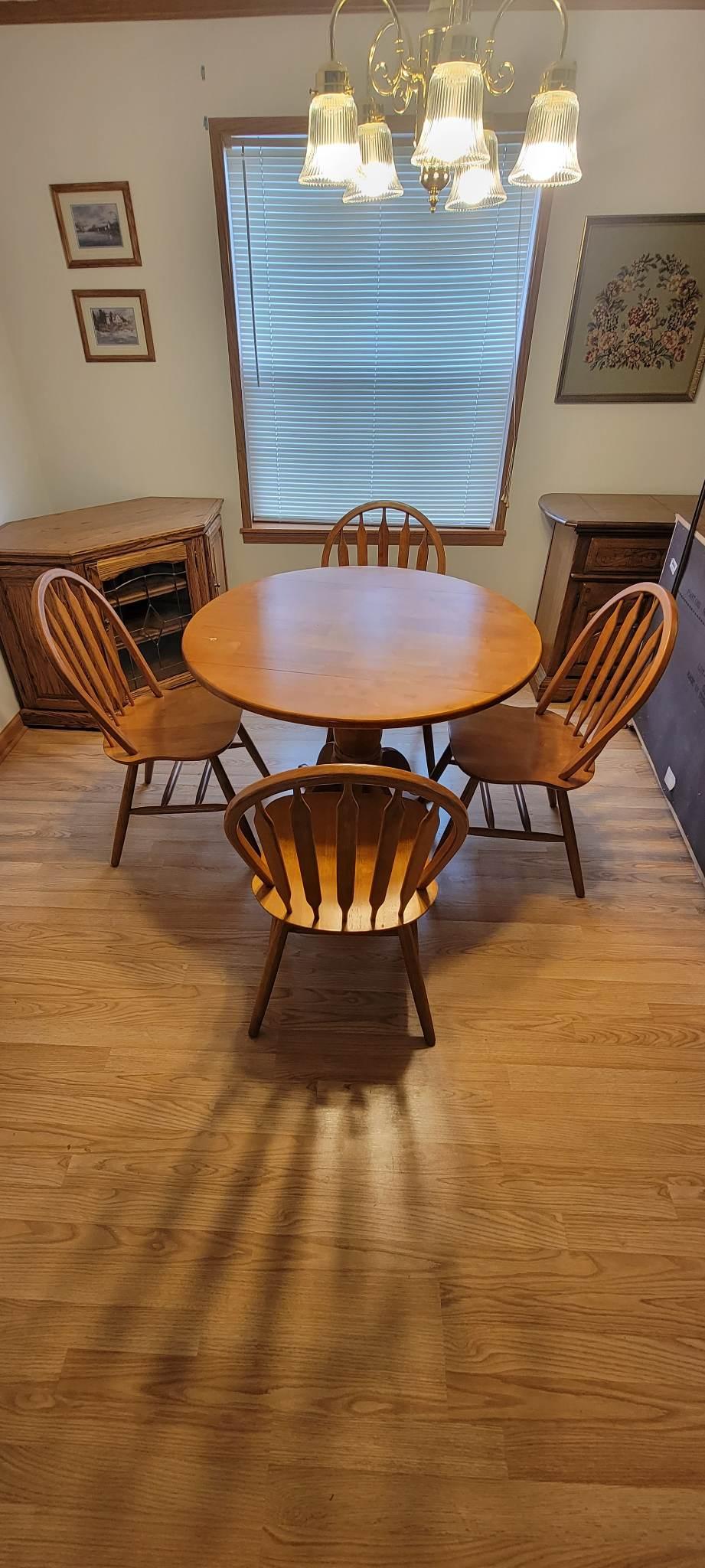 Solid Oak Dining Room Table With 4 Chairs