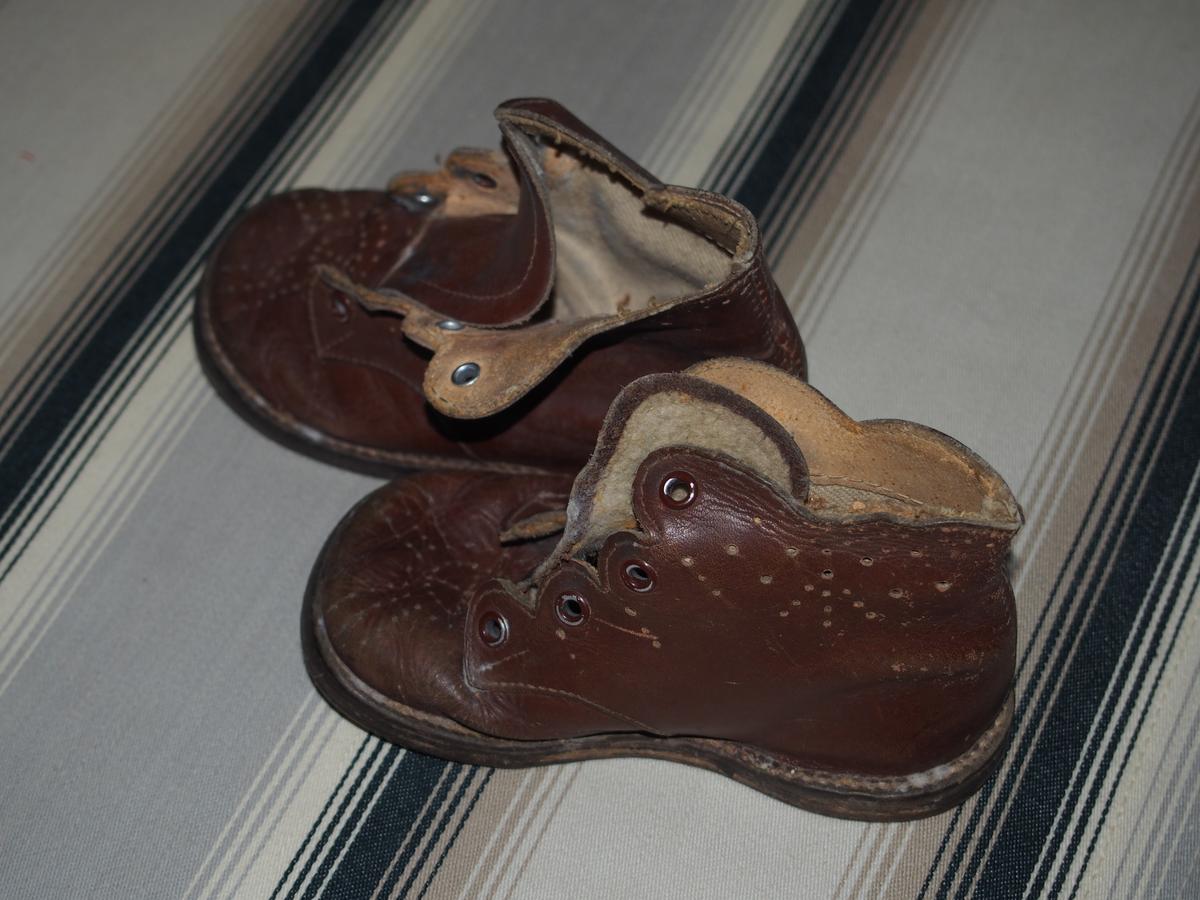 Vintage leather baby booties