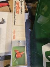 Black & Decker Cordless Electric Nylon Line/blade Glass And Weed Trimmer