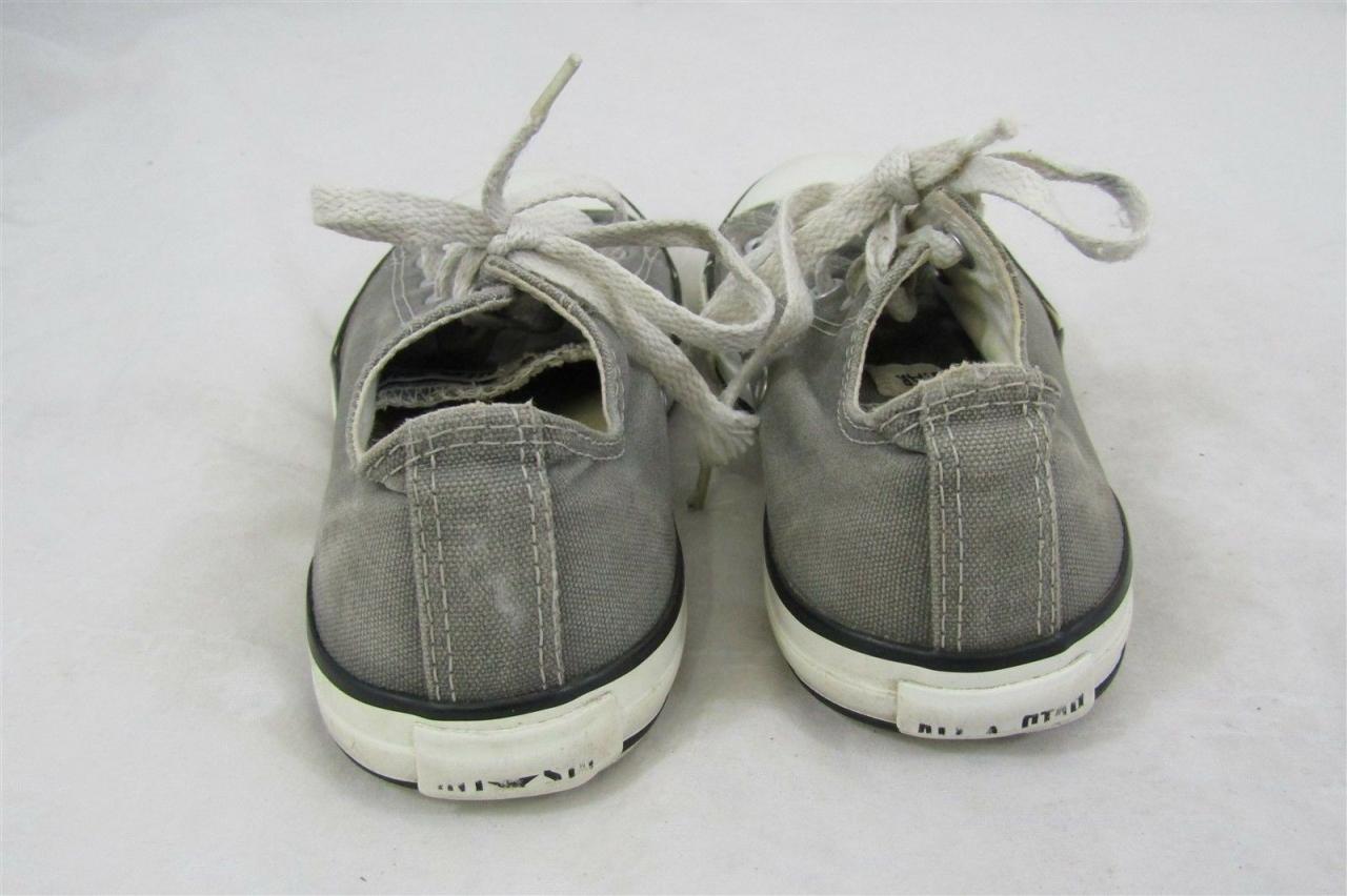 YOUTH SIZE 3 CONVERSE ALL STAR CHUCK TAYLOR  SHOES
