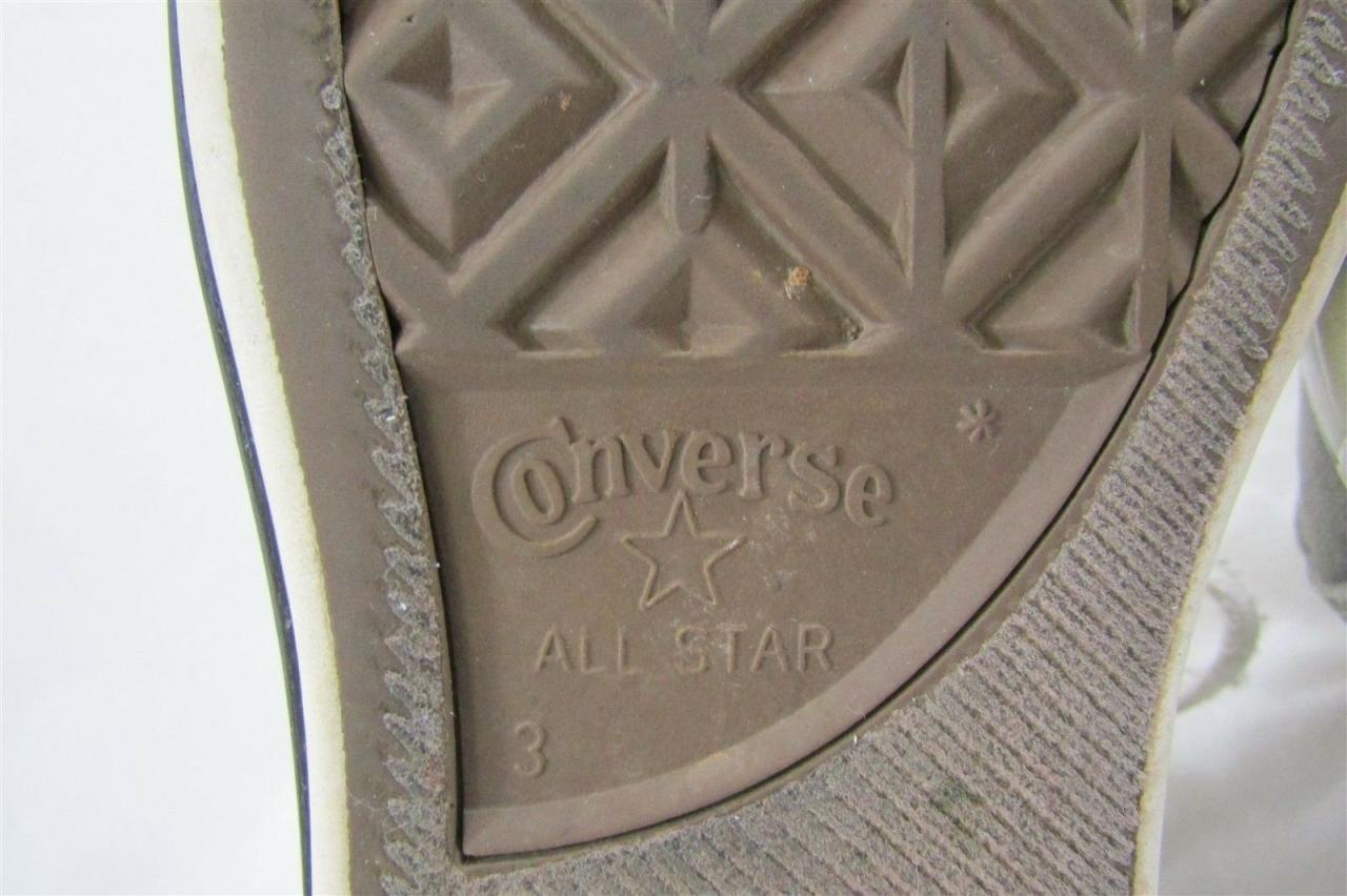 YOUTH SIZE 3 CONVERSE ALL STAR CHUCK TAYLOR  SHOES