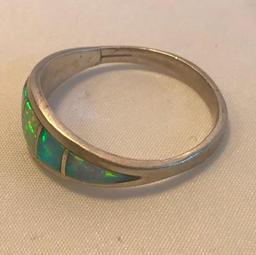 Sterling Silver Ring with Iridescent Teal Center Stone Details Size 10 | 2.61 grams