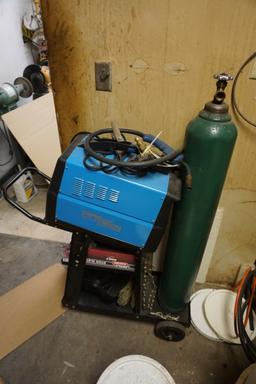 Clarke Weld Mig 130EN Portable Wire Feed Welder on Cart with Tank, Leads & Gun.