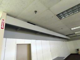 Approx. (7) 8' & (1) 4' Florescent L-Shaped Display Lights with Aluminum Re
