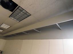 Approx. (7) 8' & (1) 4' Florescent L-Shaped Display Lights with Aluminum Re