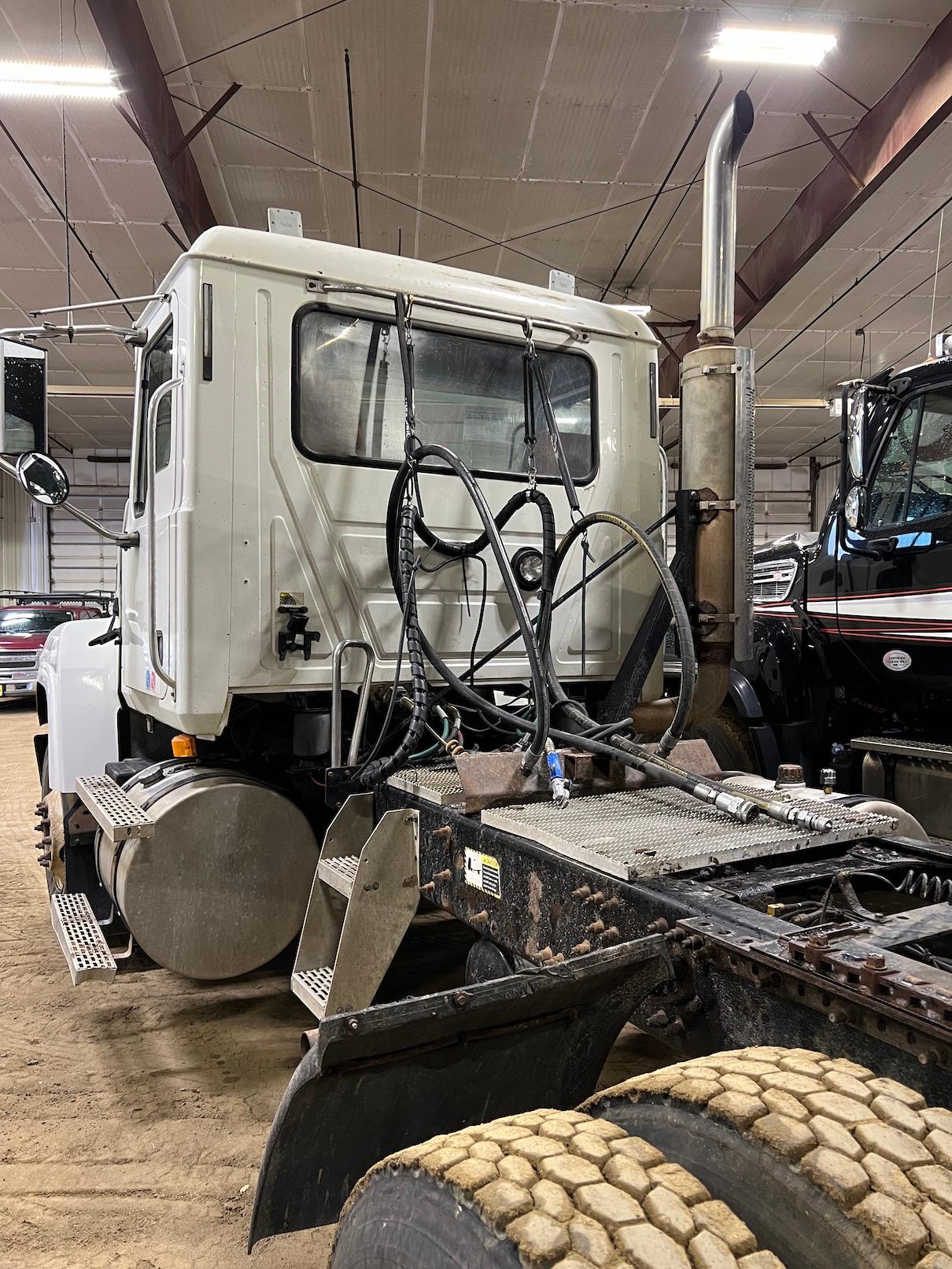 2006 Mack CNH613 Tandem Axle Day Cab Truck Tractor