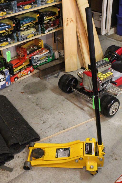 (2) Hydraulic Floor Jacks