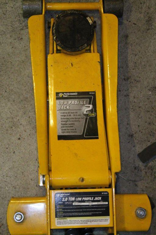 (2) Hydraulic Floor Jacks