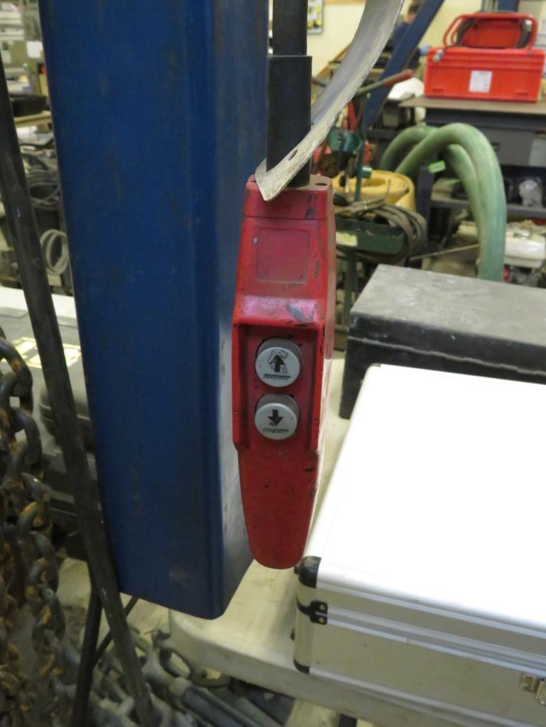 Vestil Adjustable Gantry Crane