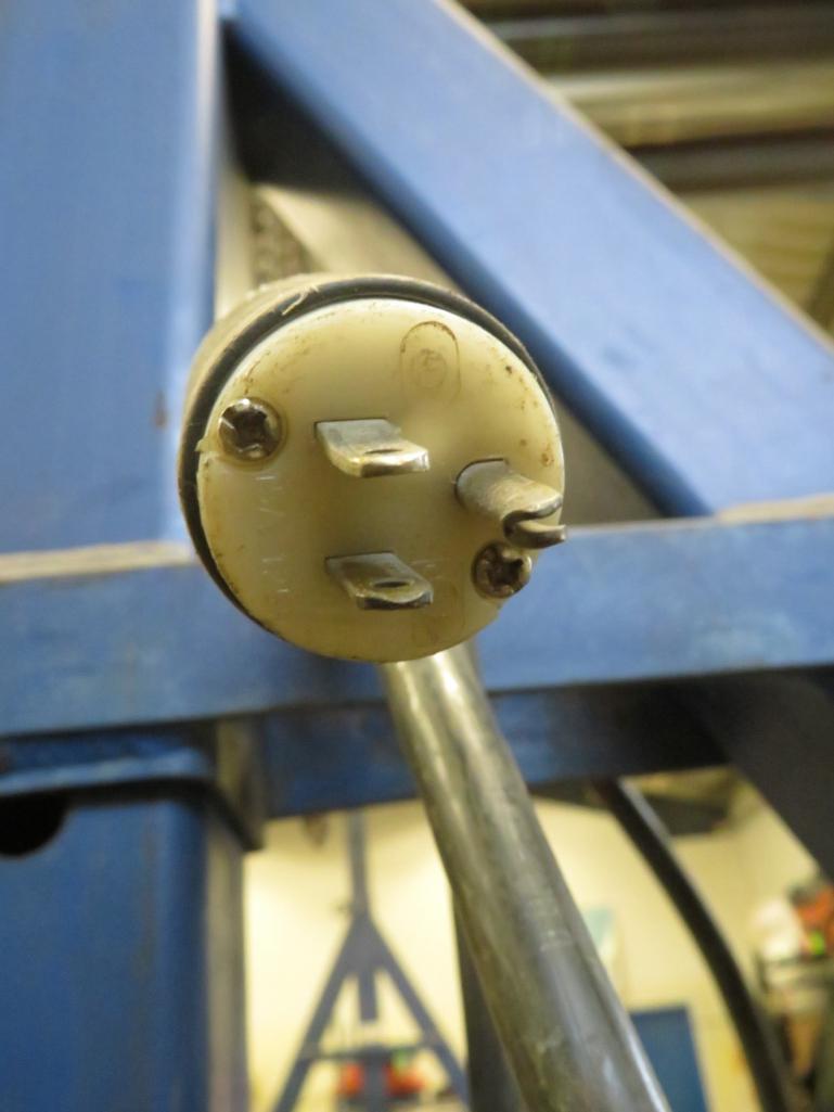 Vestil Adjustable Gantry Crane