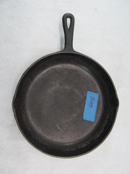 #8 Cast Iron Skillet w/ Heat Ring