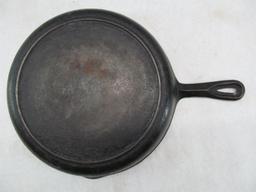 #8 Cast Iron Skillet w/ Heat Ring