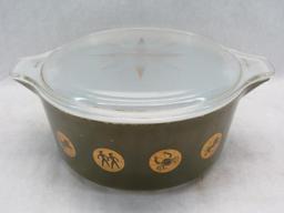 Pyrex Zodiac Casserole 475 with Lid/ Cover