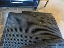 (4) Anti-Fatigue Mats