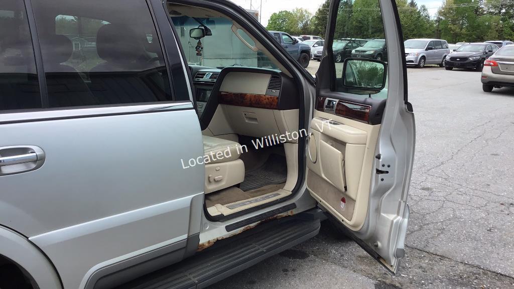 2003 Lincoln Navigator Luxury V8, 5.4L